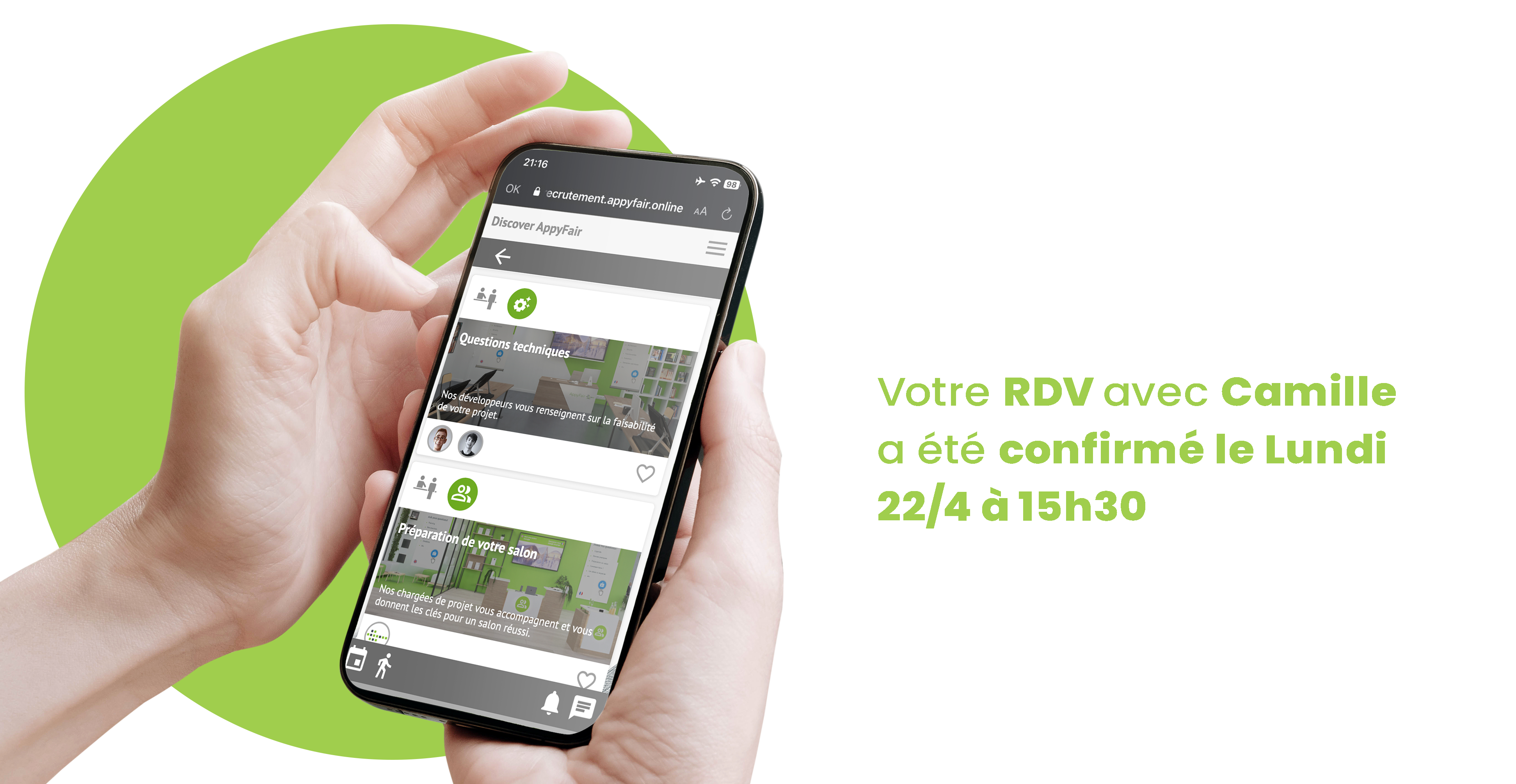 Personne qui tient un téléphone dans sa main et validation d'un RDV